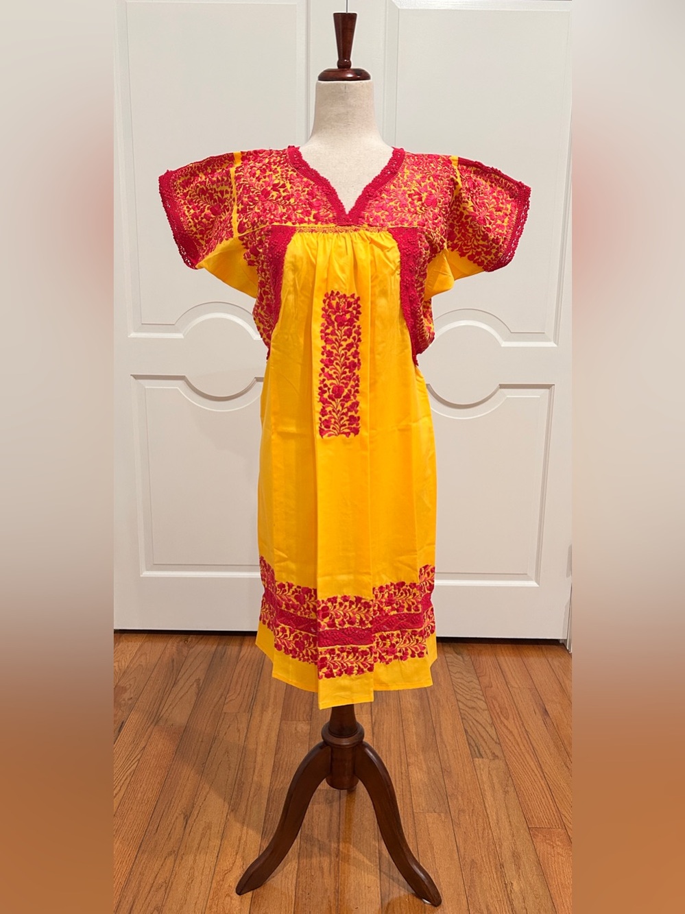 San Antonino gala Dress,Oax,Mexican dress Hand Embroidered with Silk threads.